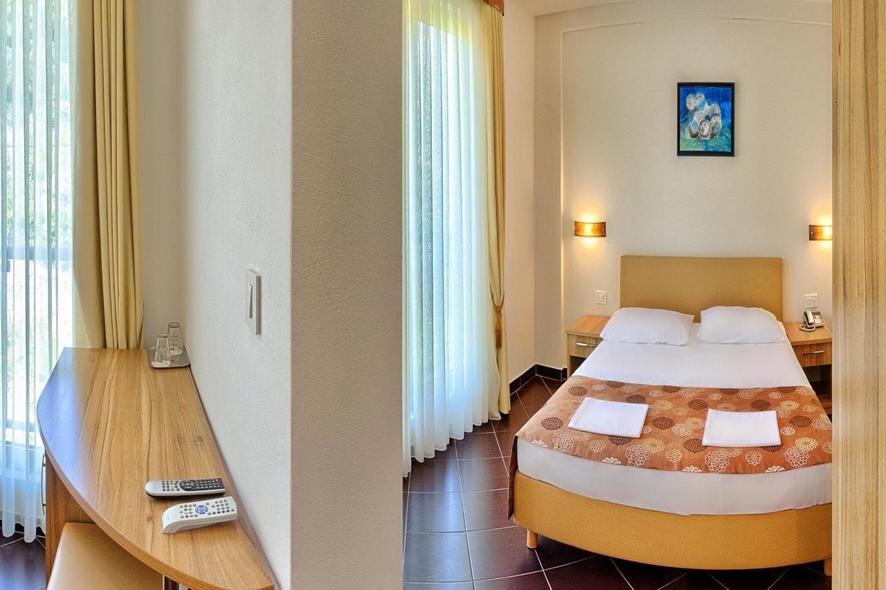 Hotel Sirena Podgora Eksteriør billede