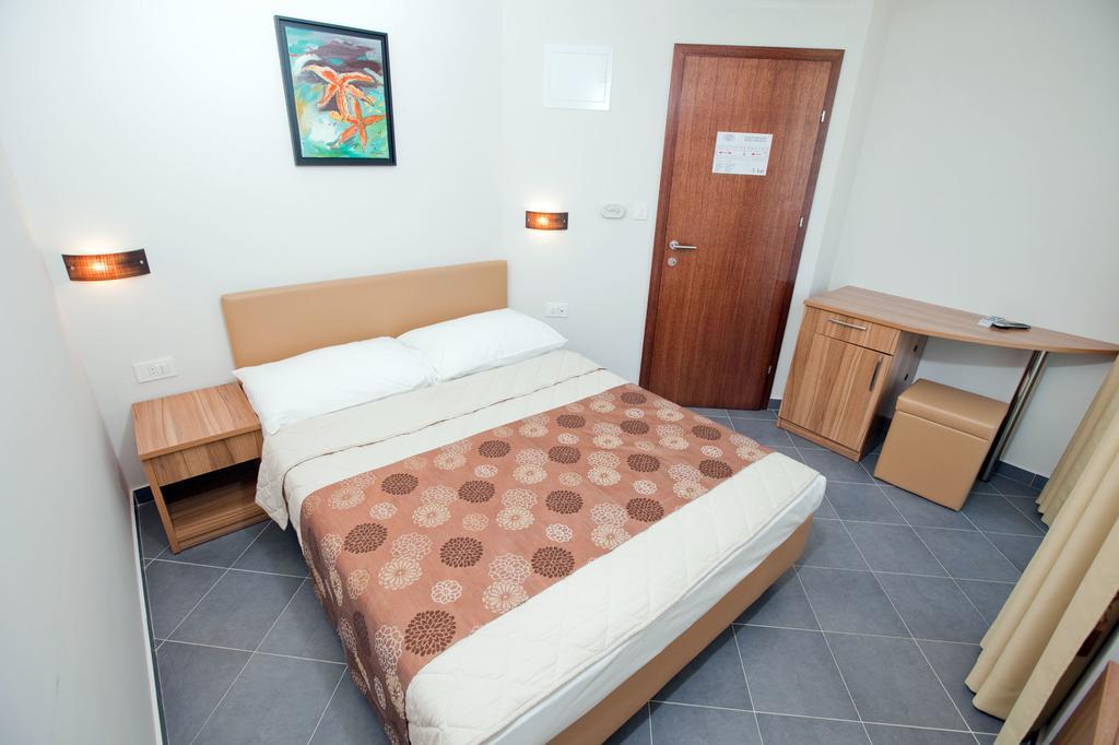 Hotel Sirena Podgora Eksteriør billede