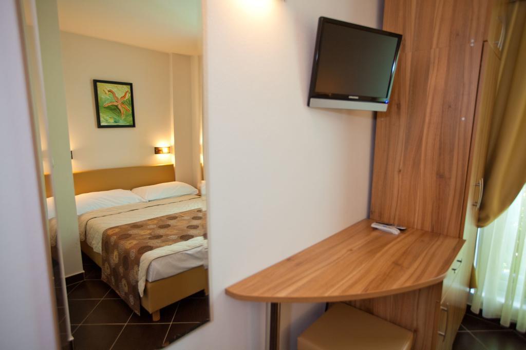 Hotel Sirena Podgora Eksteriør billede